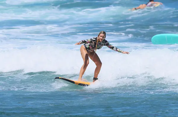 Initiation au surf sur le plus beau spot de la Martinique