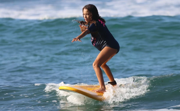 Initiation au surf sur le plus beau spot de la Martinique