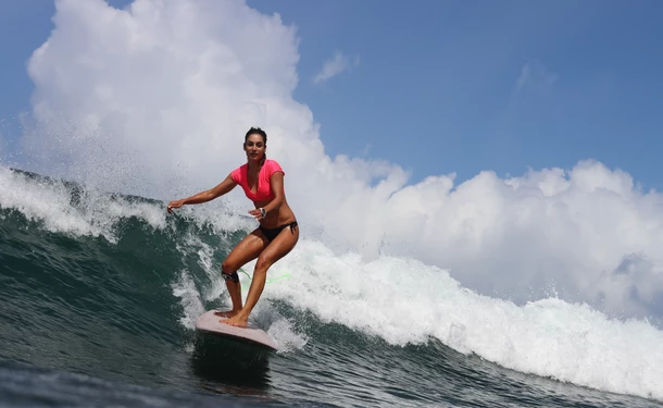 Initiation au surf sur le plus beau spot de la Martinique
