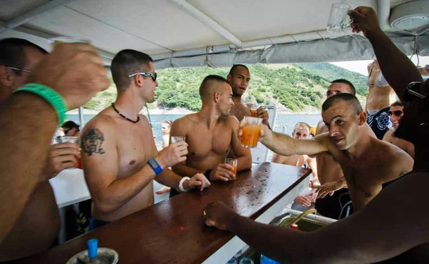 Catamaran getaway at the foot of Rocher du Diamant