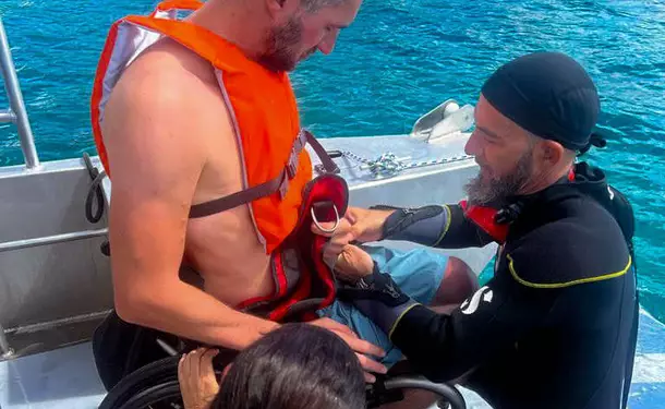 Snorkeling en bateau pour randonnée palmée (sur les coraux)