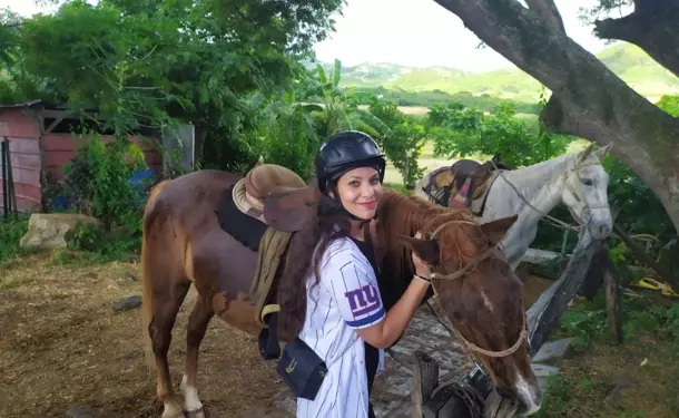 Balade à cheval le long de la côte littorale de l'anse Macabou