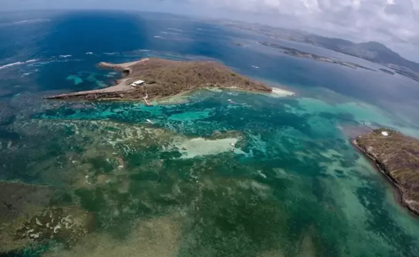 Fly over Martinique in an autogyro (30mins)