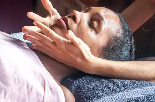 Massage du visage japonais (Kobido)