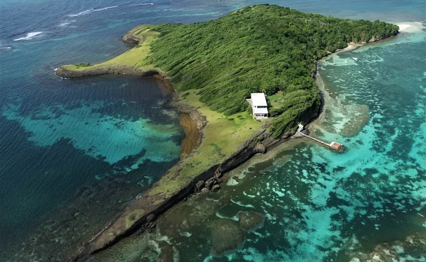 Fly over Martinique in an autogyro (30mins)