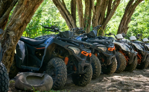 Randonnée quad en nature tropicale