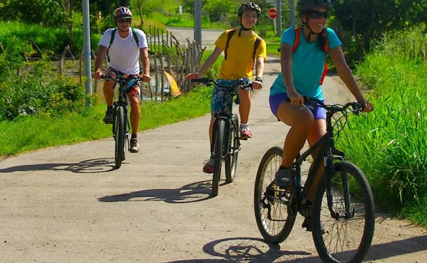 Guided tropical bike ride