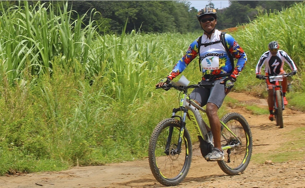 Guided tropical bike ride
